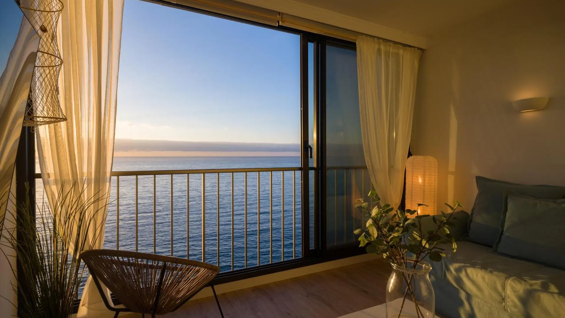 Viewpoint Over The Cliff By Canariasgetaway Villa Maspalomas  Vakantiehuis